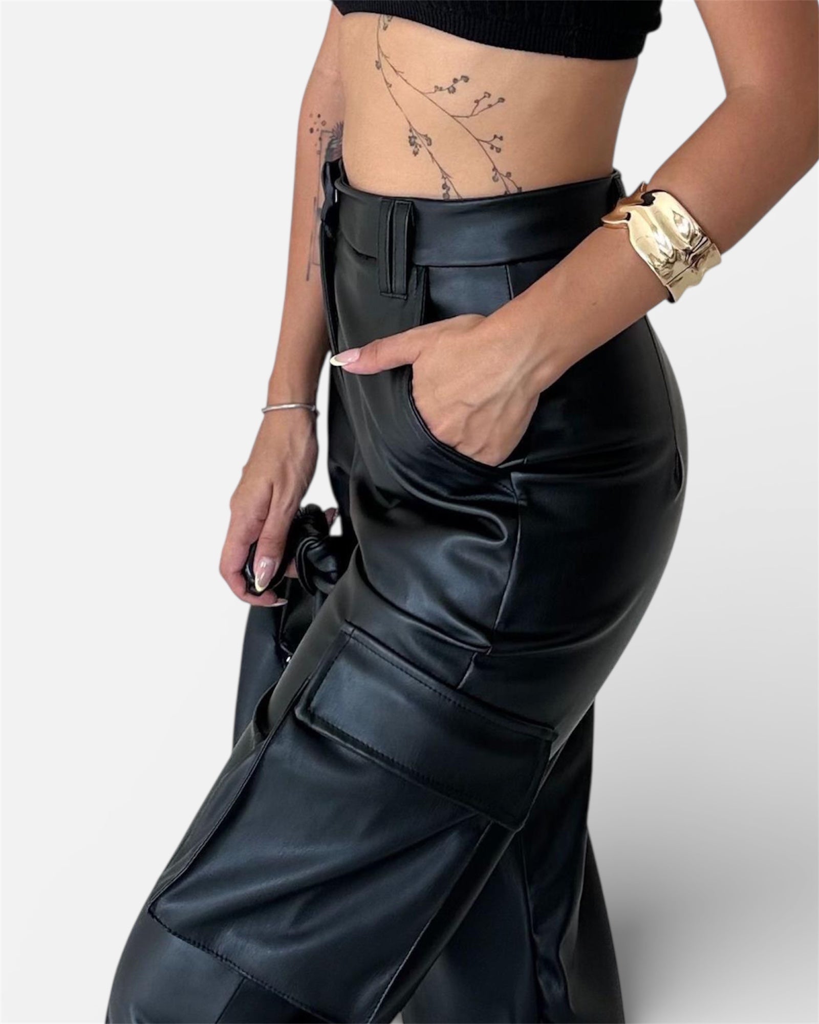 Παντελόνι δερματίνη με cargo τσέπες