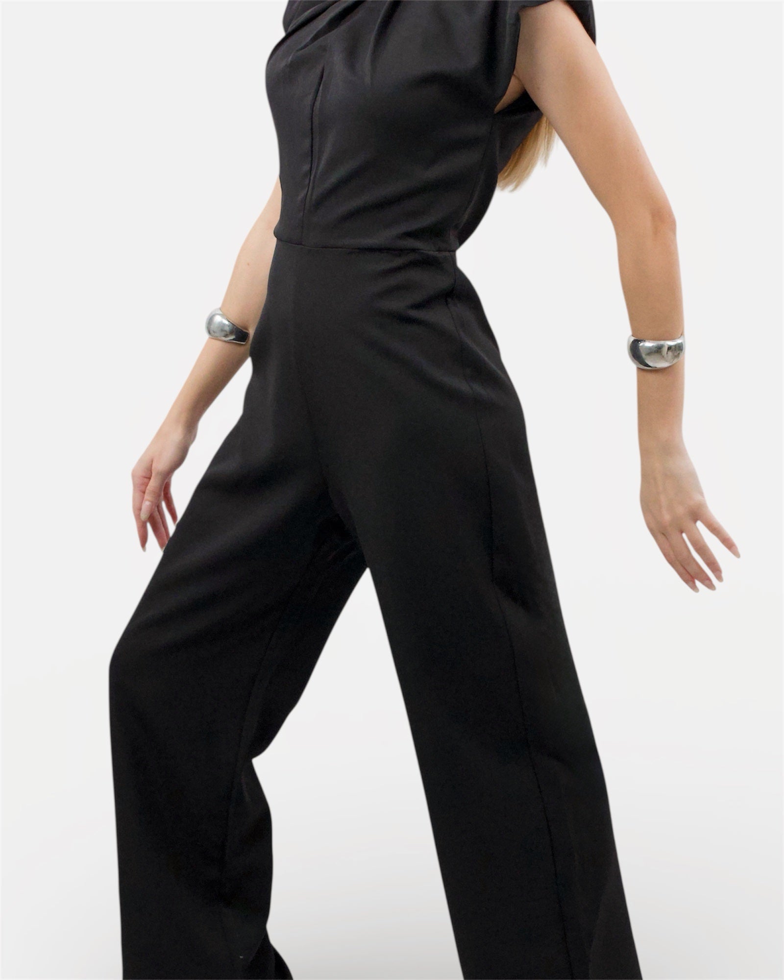 Μαύρη ολόσωμη φόρμα με βάτες