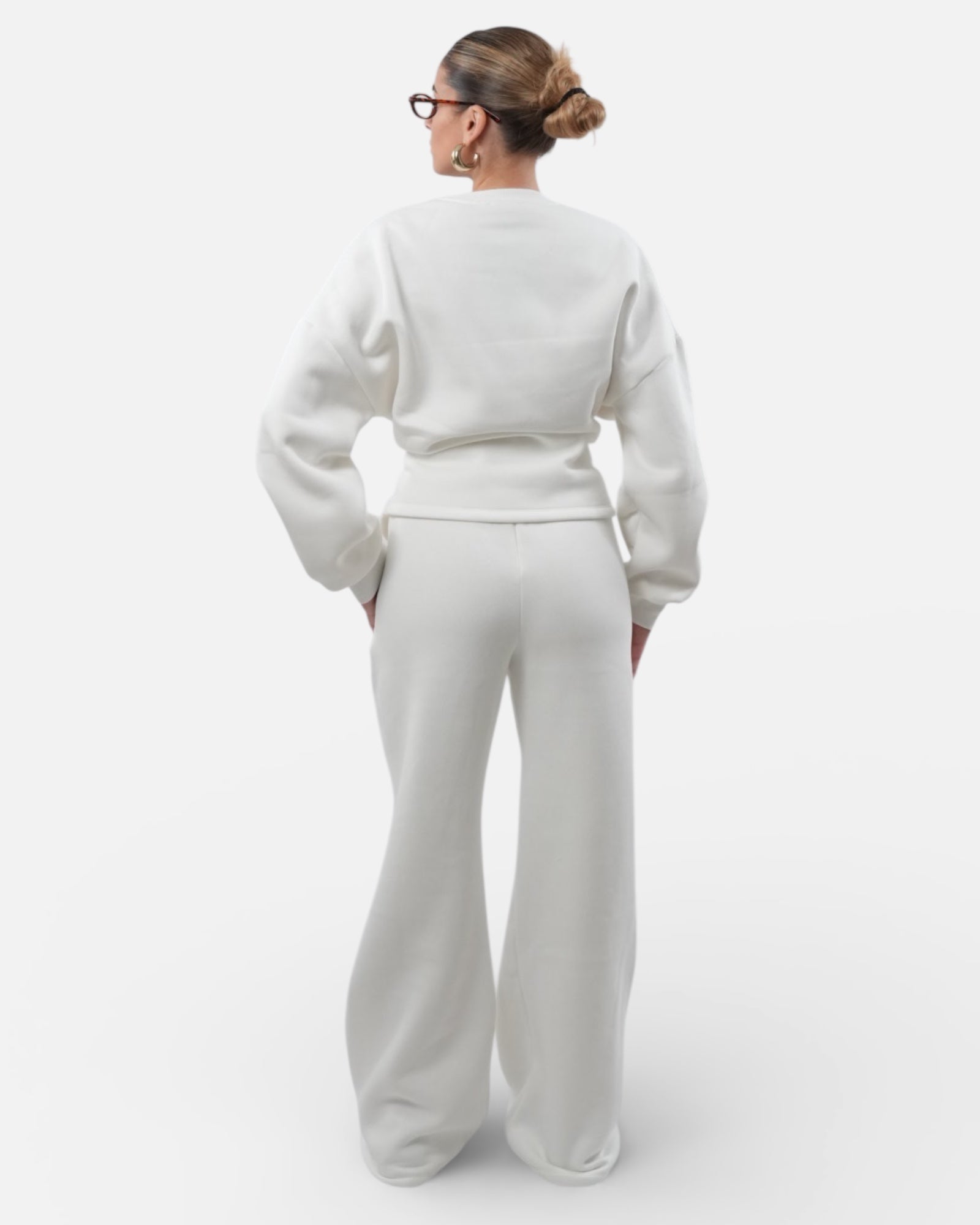 Σετ λευκή oversized φόρμα και  παντελόνι με ενσωματωμένη ζώνη