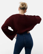 Πλεκτή κοντή μπορντό μπλούζα με ανοίγματα στα μανίκια