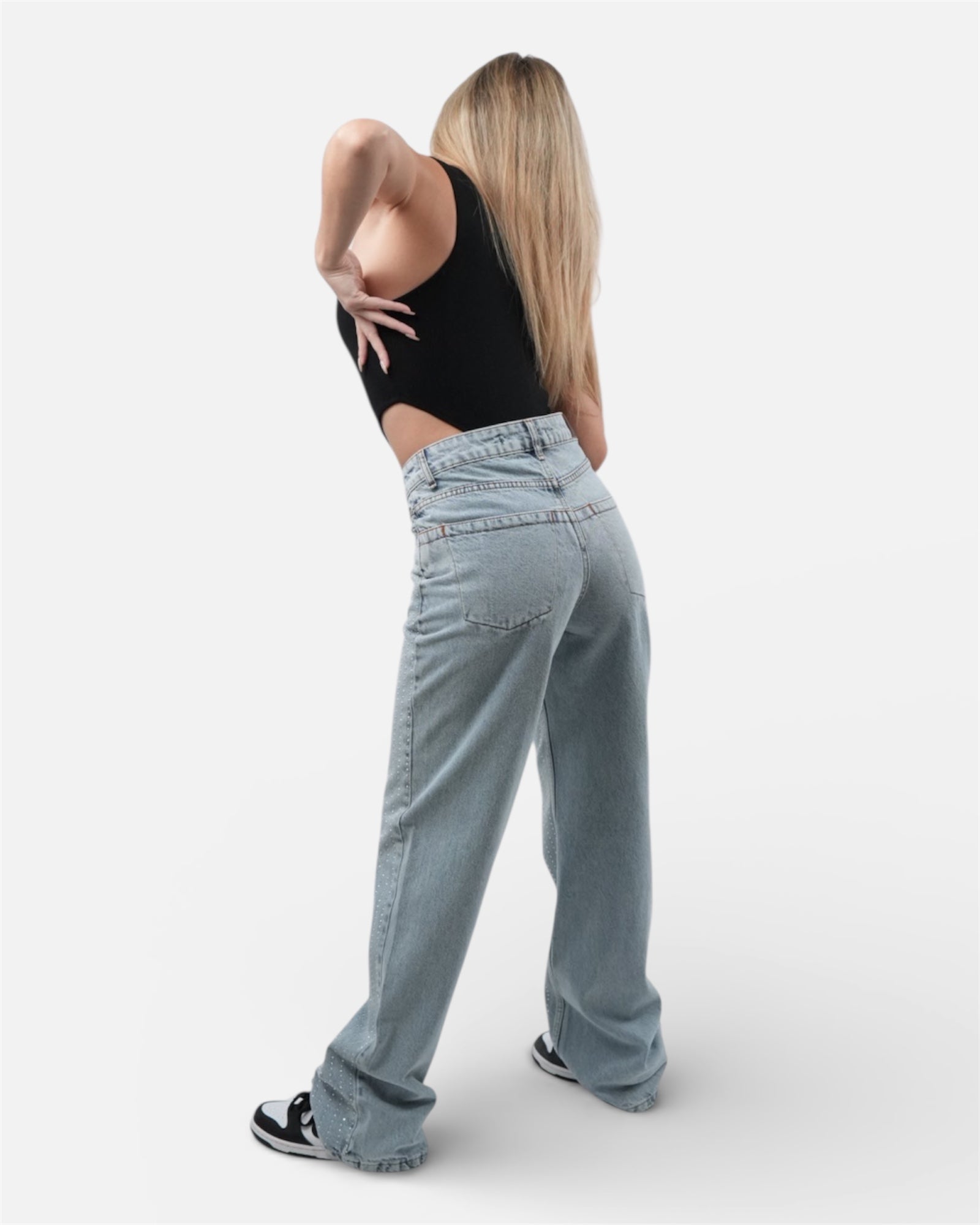 Μαύρο κορμάκι με κοψίματα