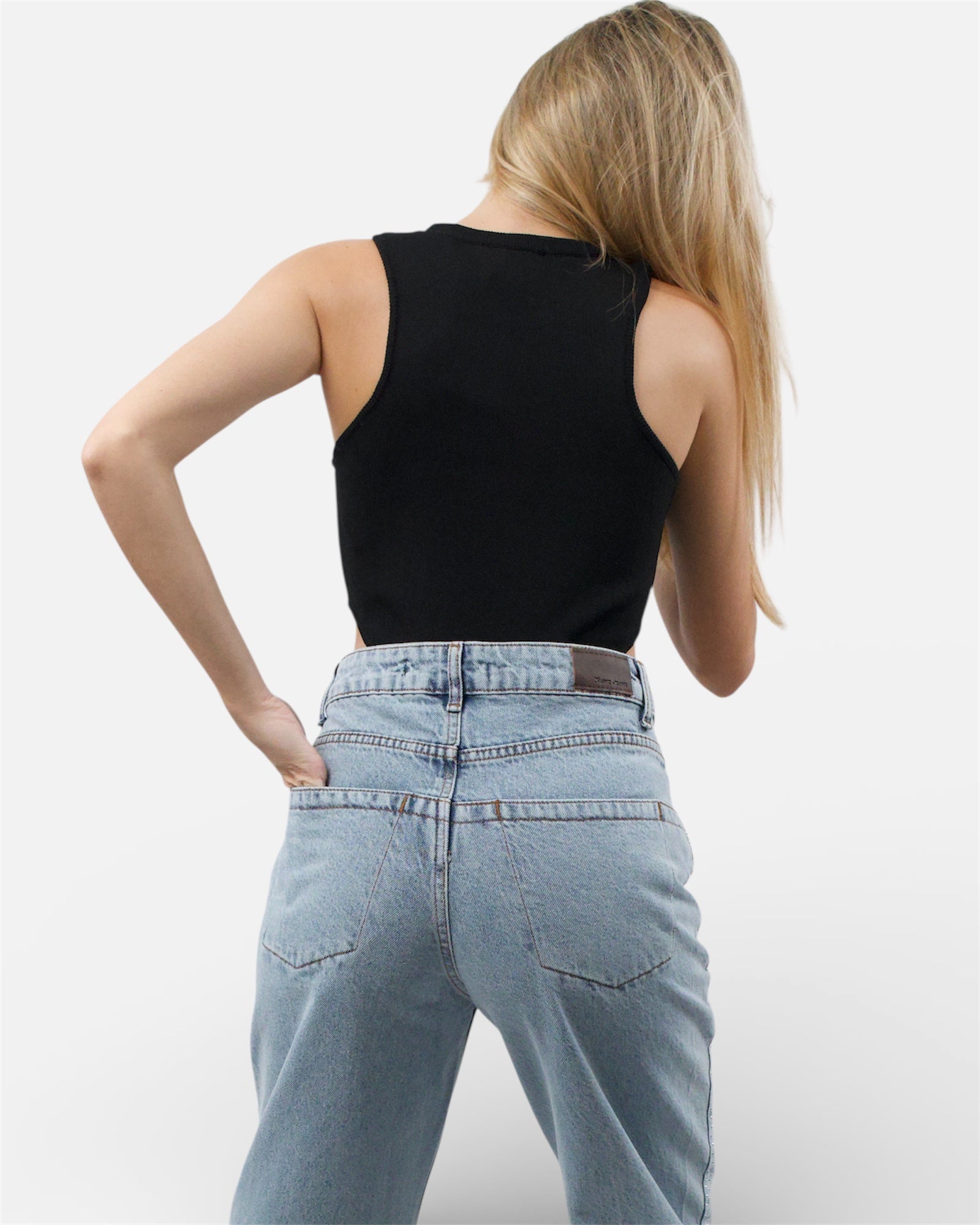 Μαύρο κορμάκι με κοψίματα