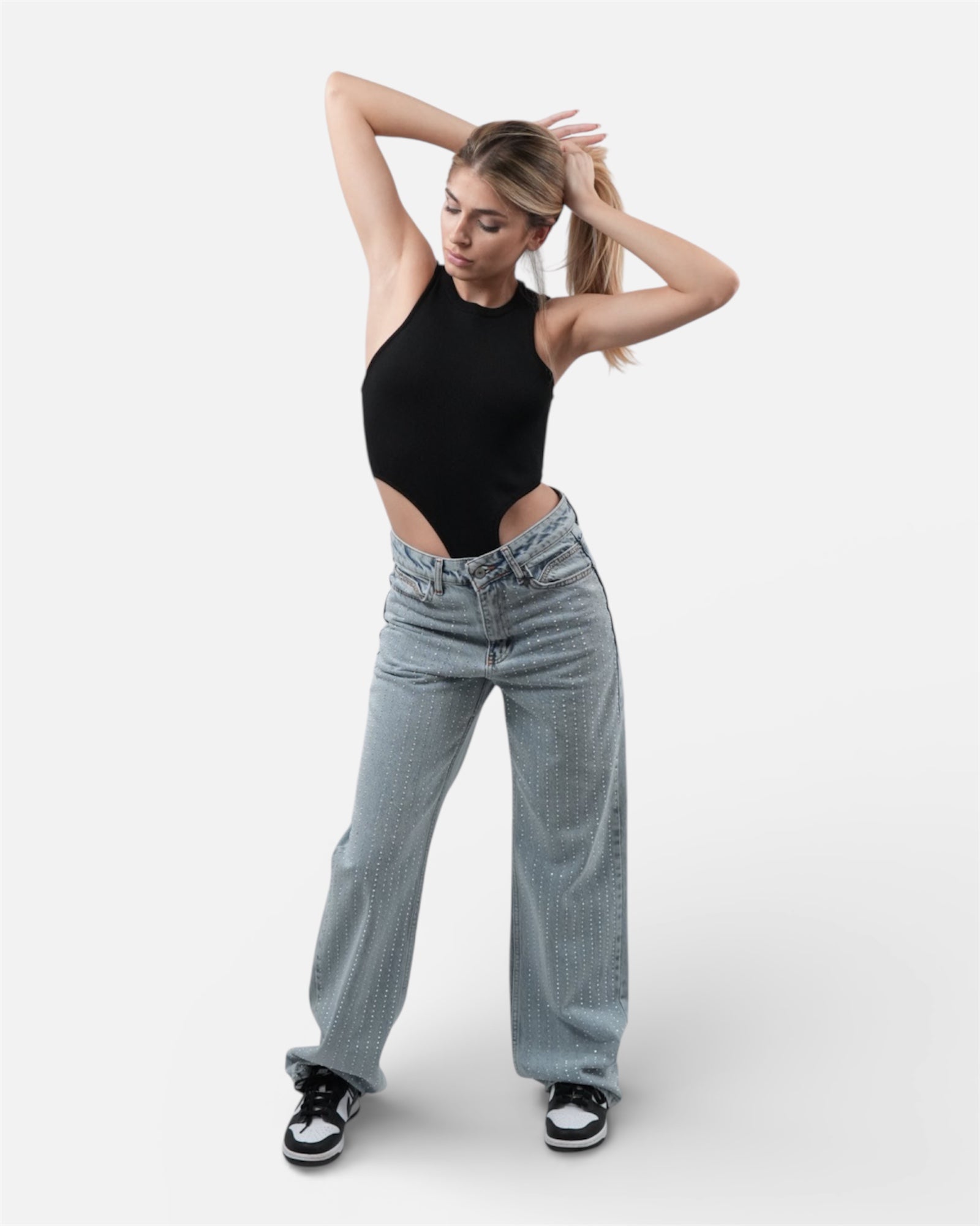 Μαύρο κορμάκι με κοψίματα