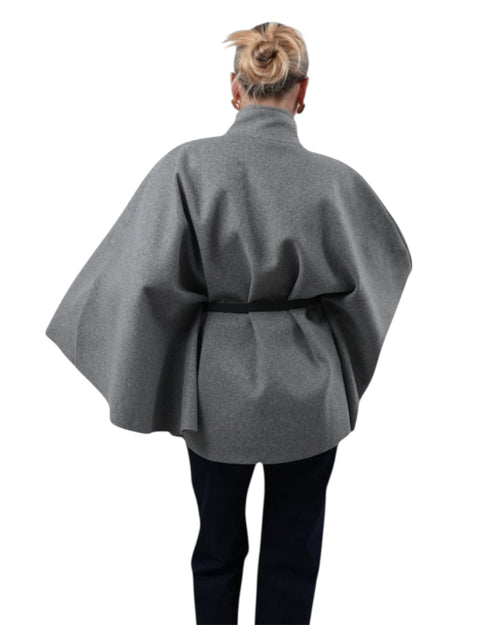 Γκρι καμπαρντίνα με ψηλό γιακά και ζώνη