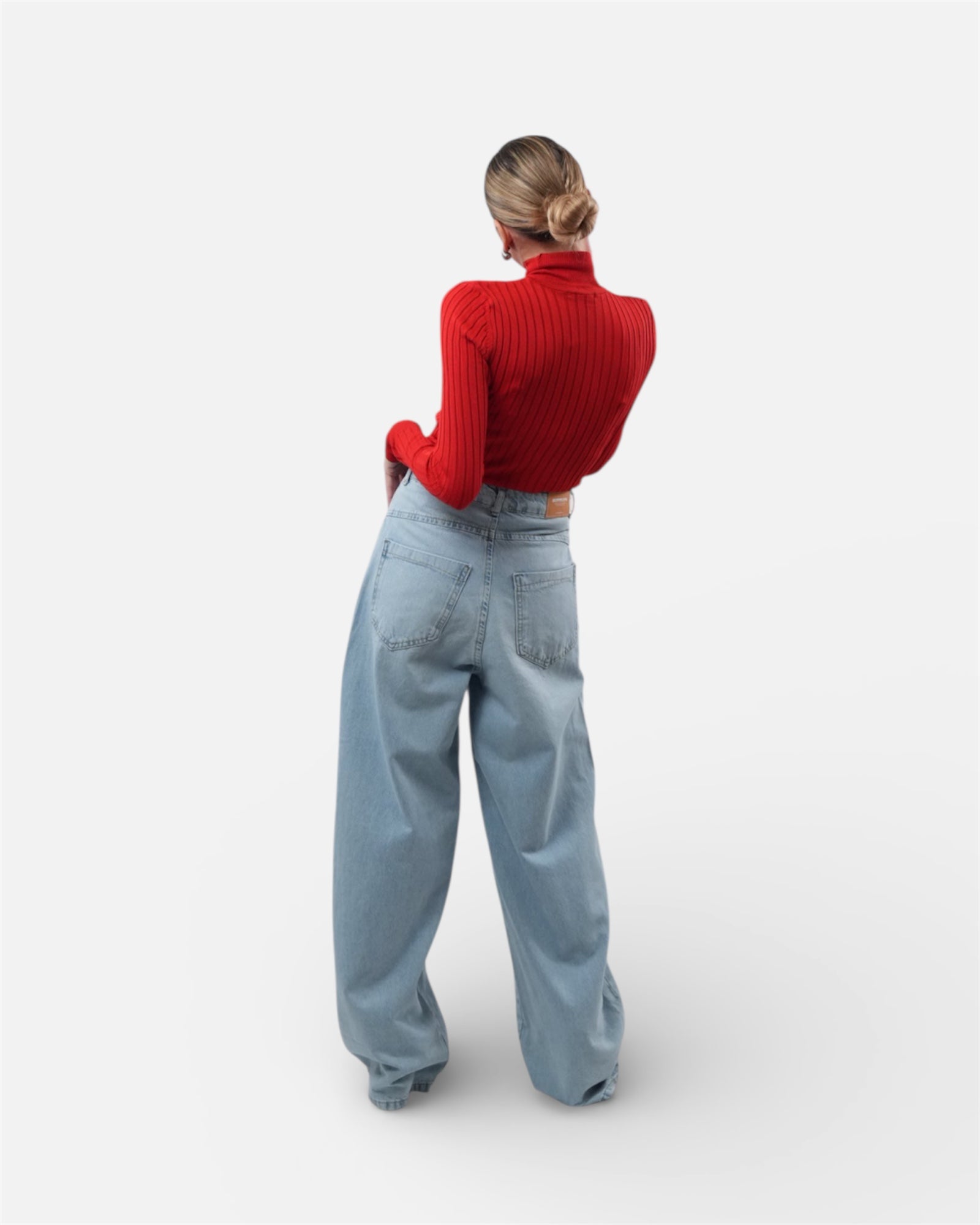 Τζιν ψηλόμεσο με φαρδύ άνοιγμα και λεπτομέρειες τσέπης