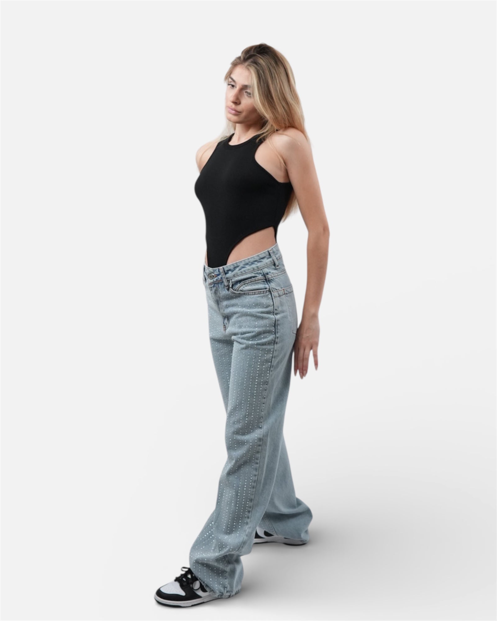 Μαύρο κορμάκι με κοψίματα