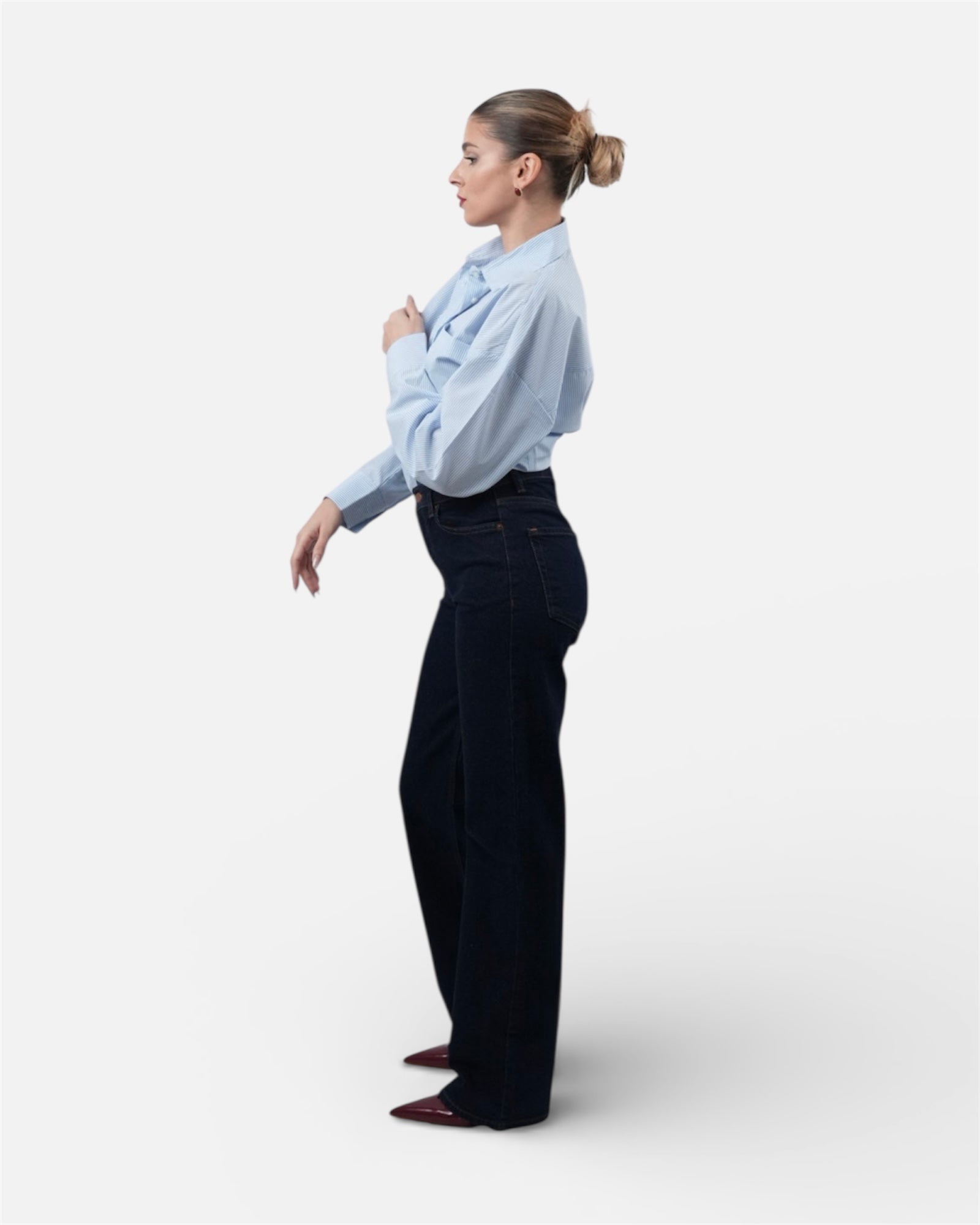 Σκούρο μπλε τζιν με ίσια γραμμή