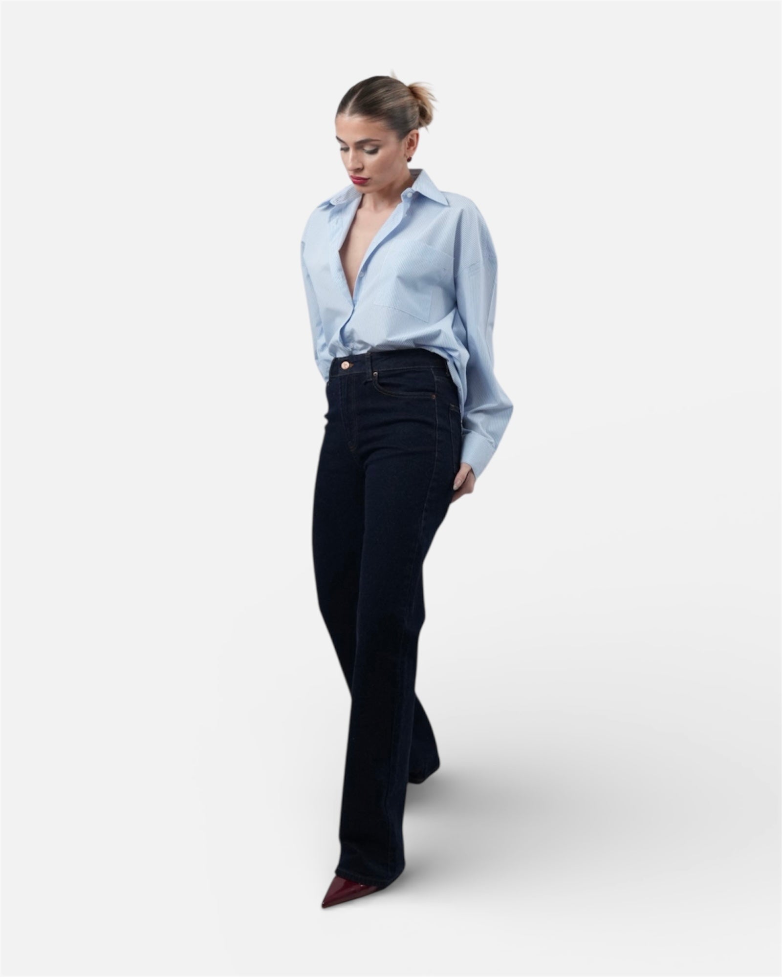 Σκούρο μπλε τζιν με ίσια γραμμή