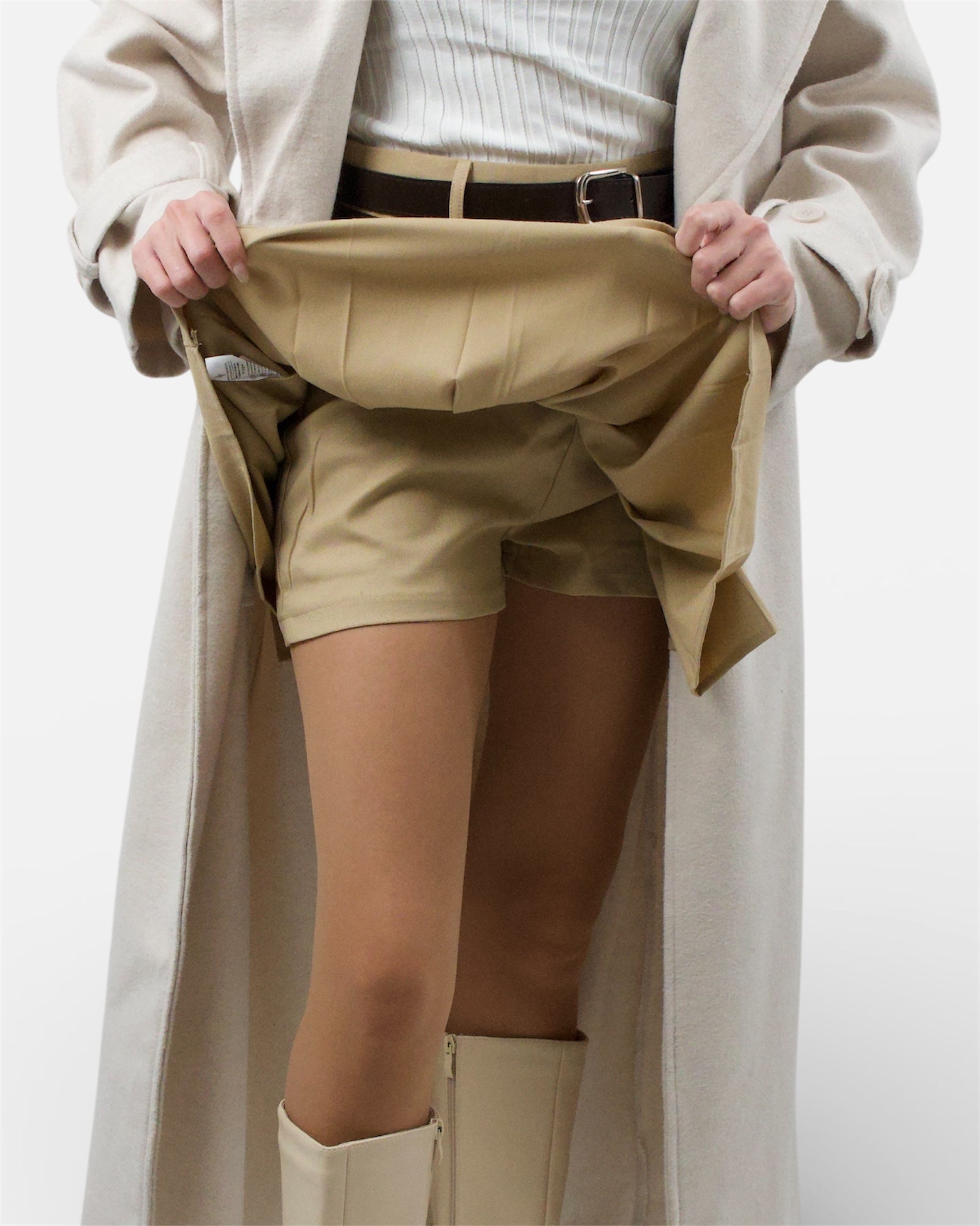 Μπεζ πλισέ σορτς-φούστα ψηλόμεση με διπλή ζώνη